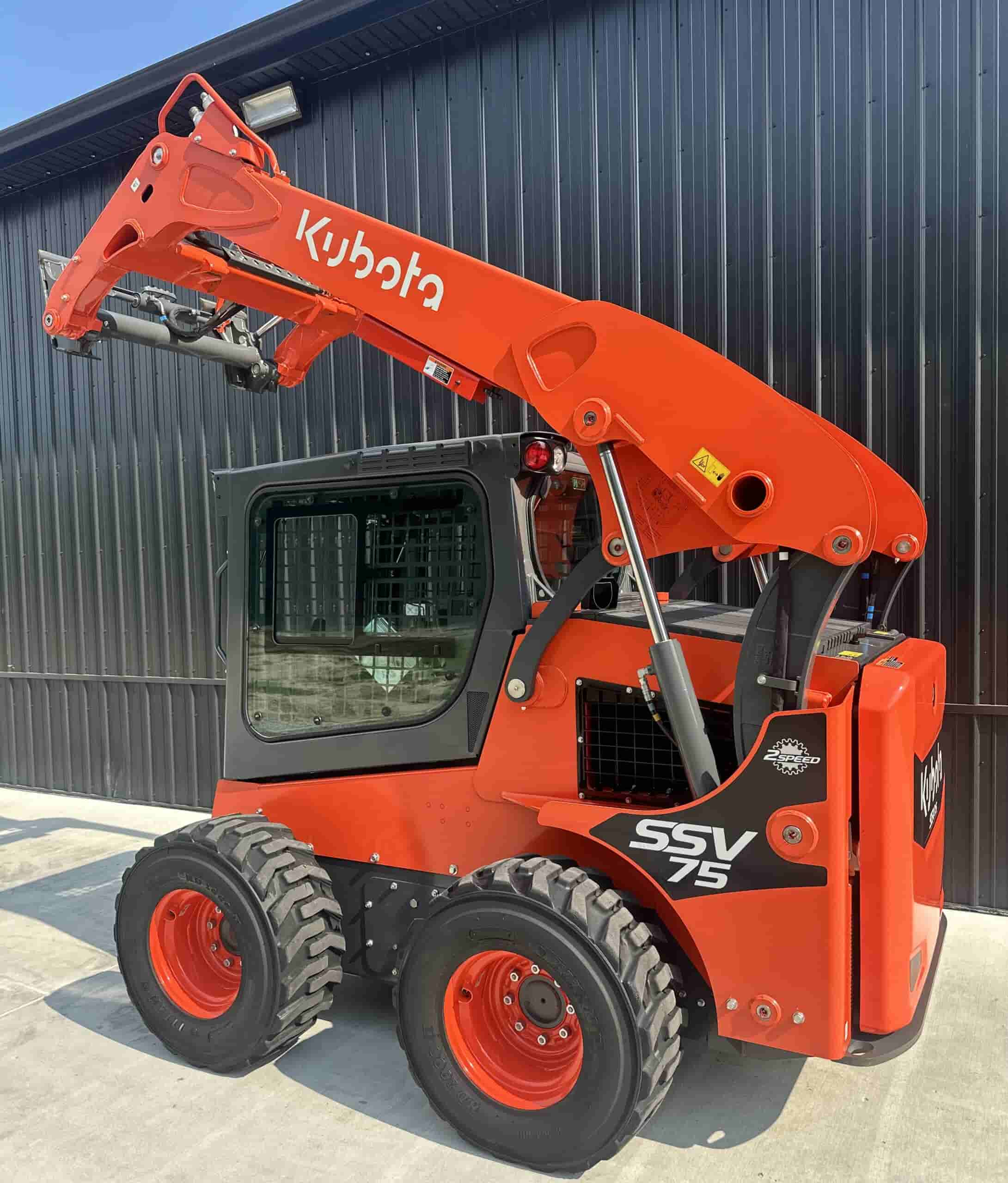 2023 KUBOTA SSV75 LIKE NEW
